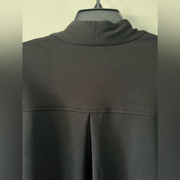 Beautiful Dana Buchman blazer. - Picture 4 of 8